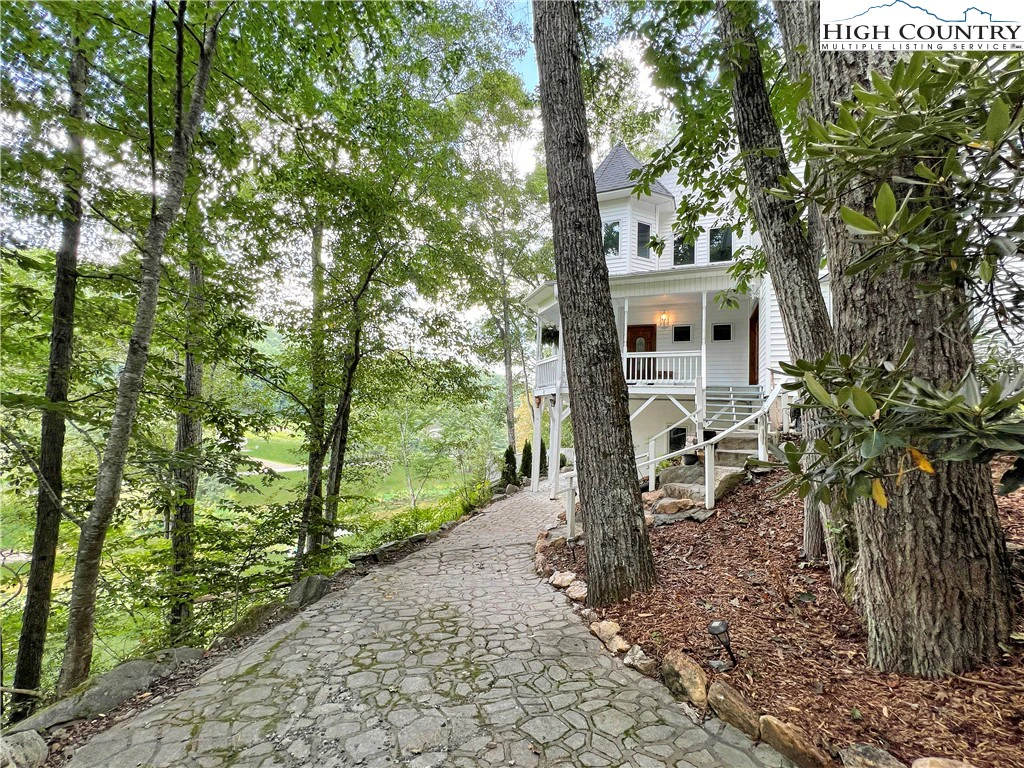 Image number 1 for the current listing