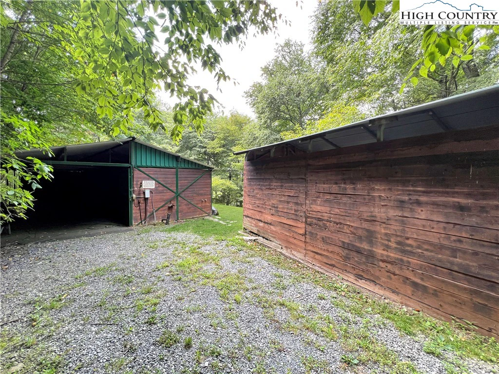 Image number 15 for the current listing