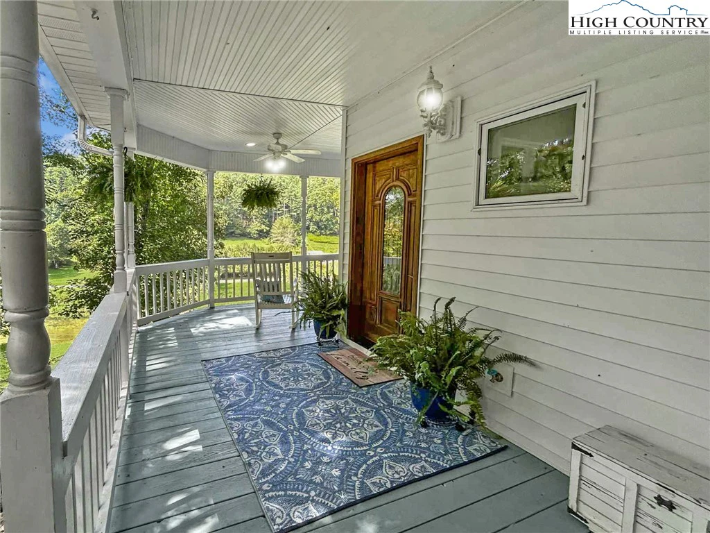 Image number 18 for the current listing