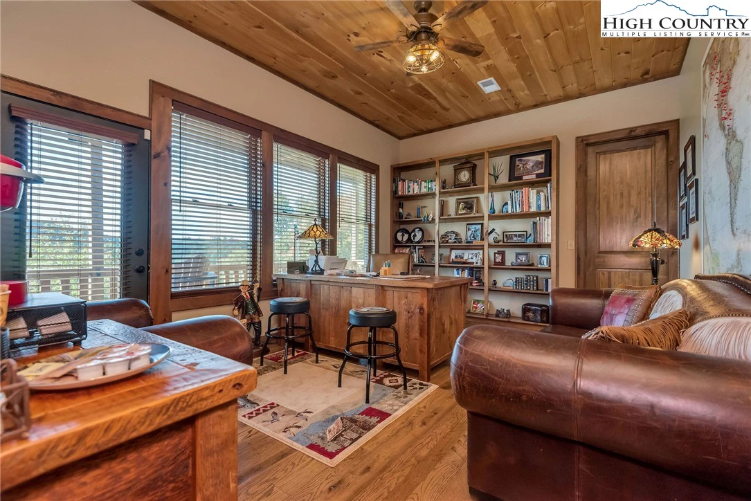 Image number 21 for the current listing