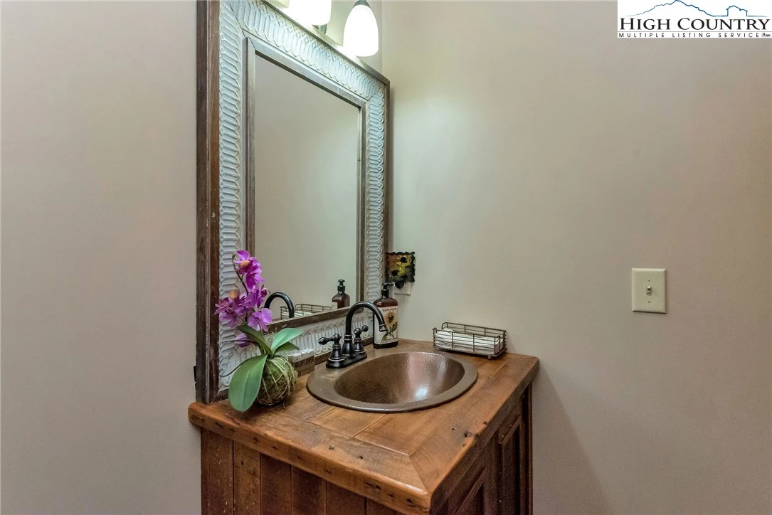 Image number 6 for the current listing