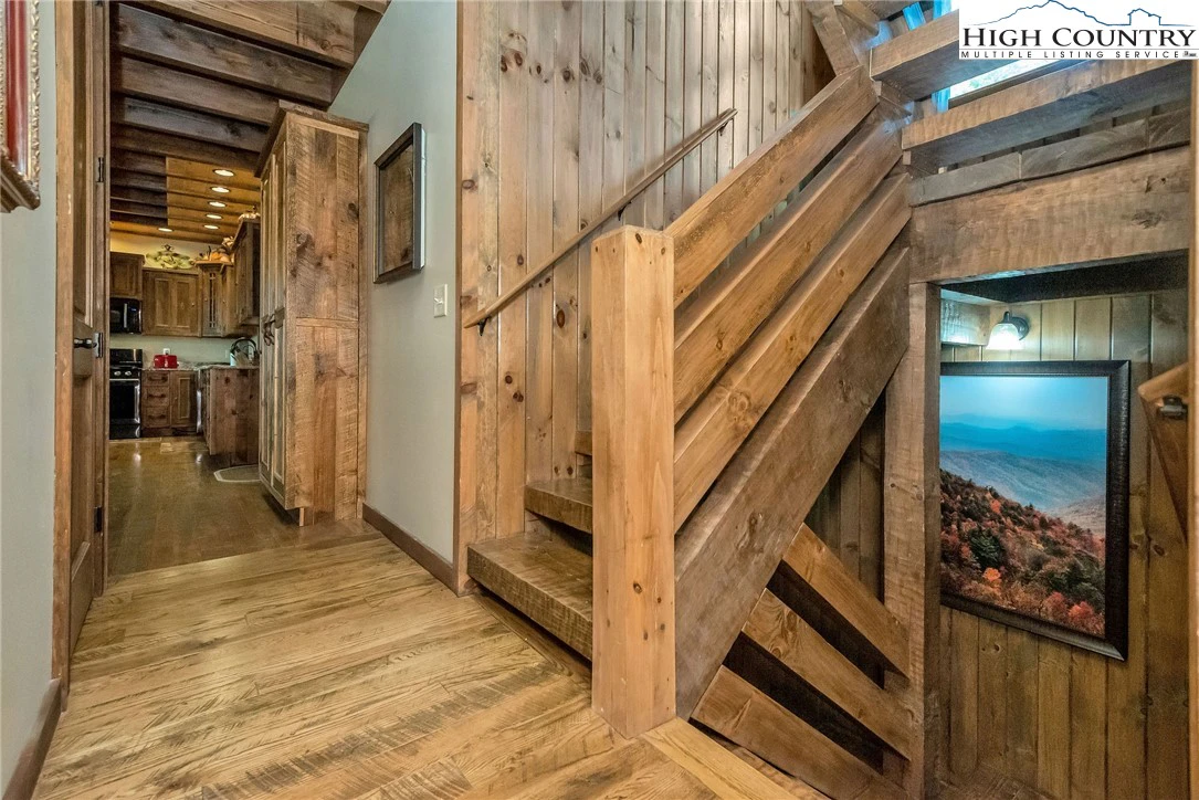 Image number 7 for the current listing