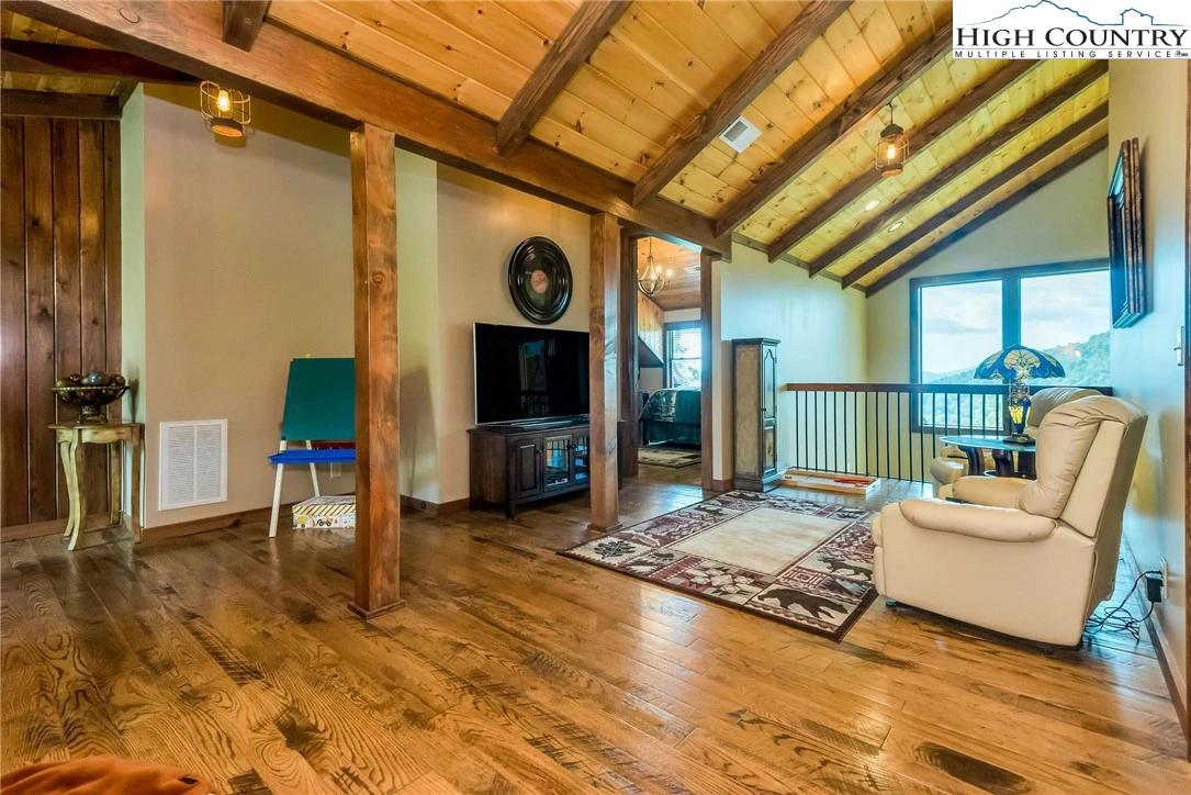 Image number 8 for the current listing