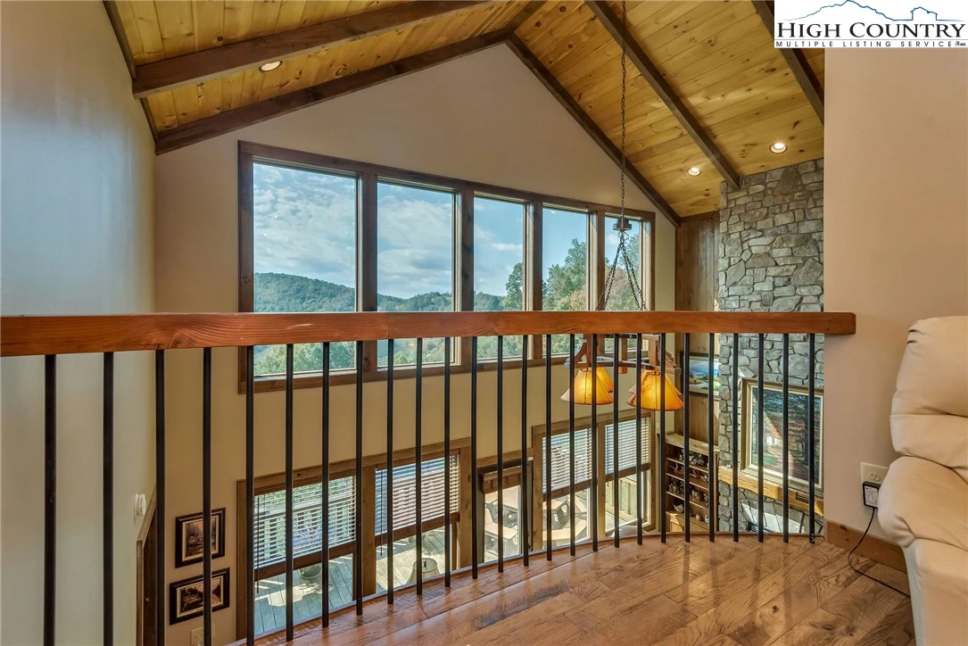 Image number 9 for the current listing