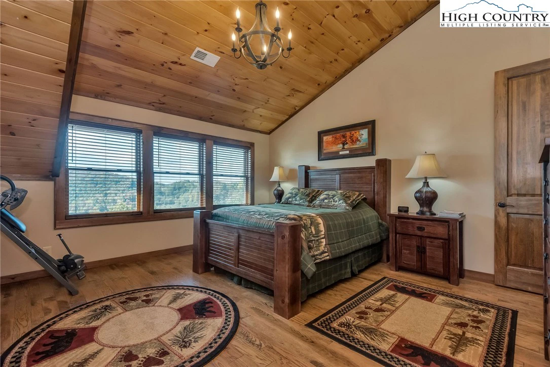 Image number 12 for the current listing