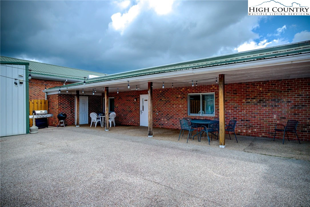 Image number 19 for the current listing