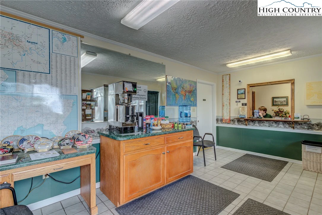Image number 21 for the current listing