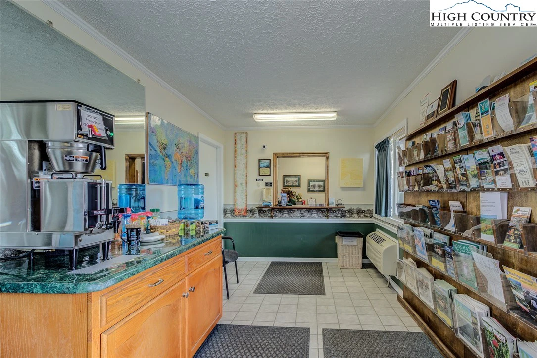 Image number 41 for the current listing