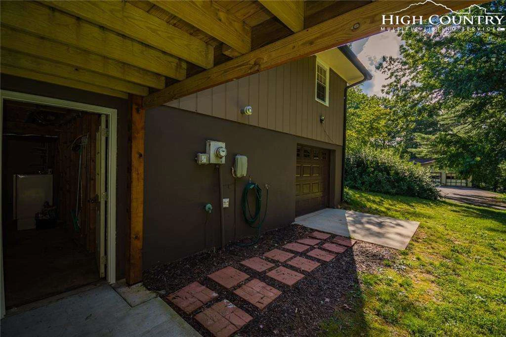Image number 8 for the current listing