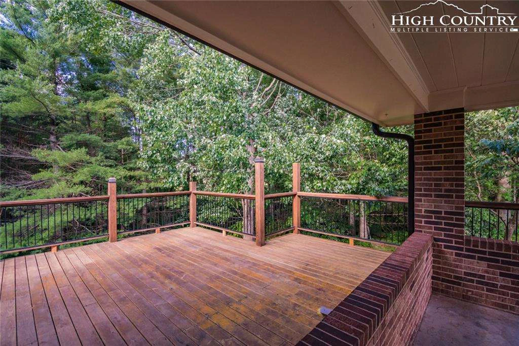 Image number 14 for the current listing