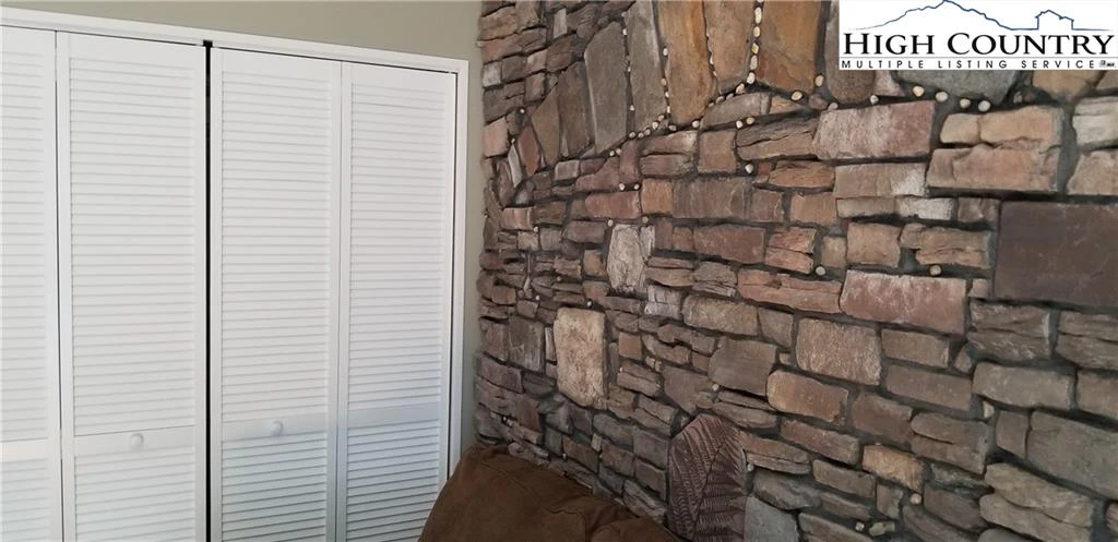 Image number 5 for the current listing