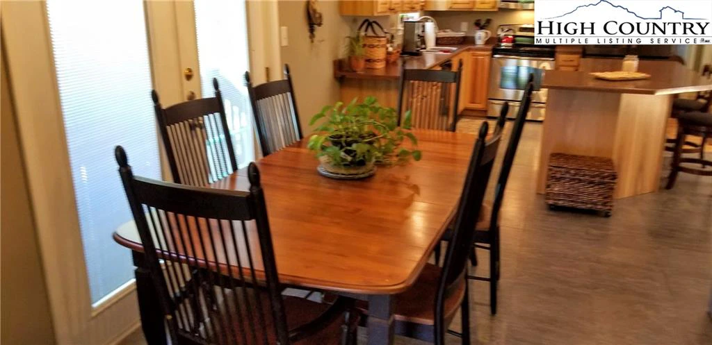 Image number 3 for the current listing