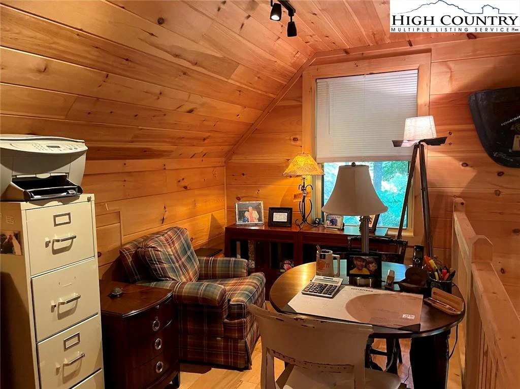 Image number 5 for the current listing
