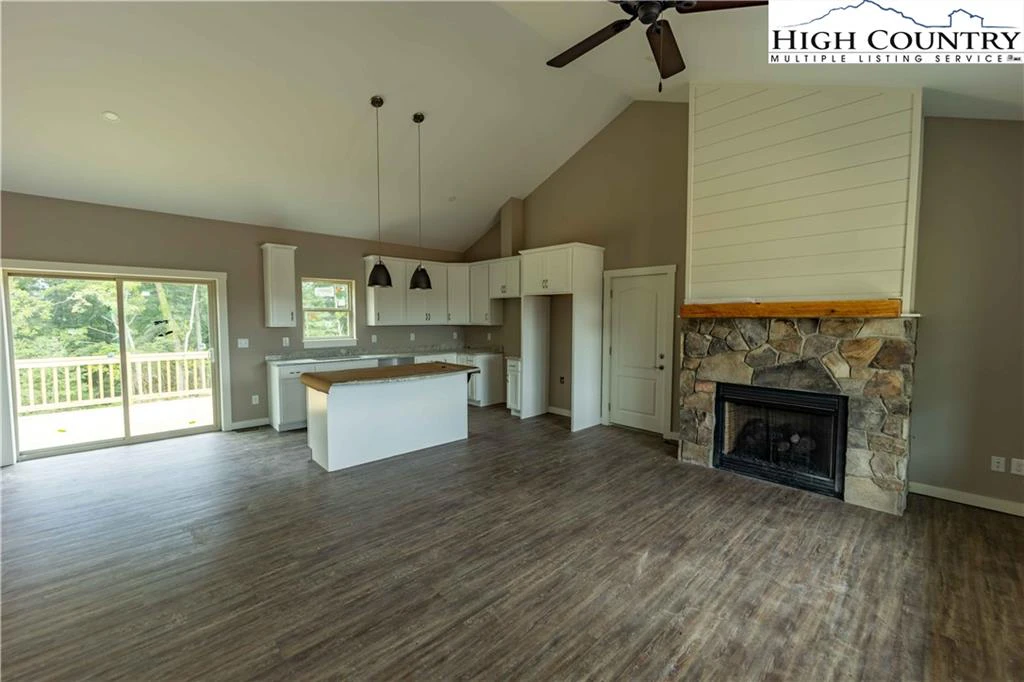 Image number 2 for the current listing