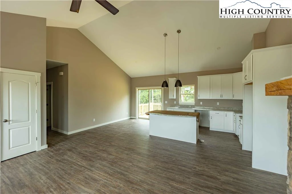 Image number 11 for the current listing