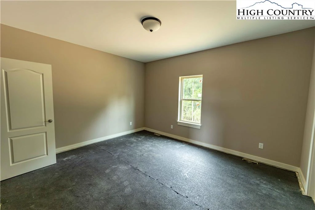 Image number 15 for the current listing