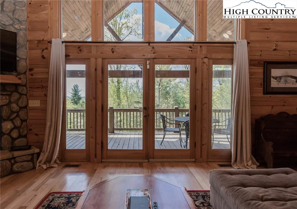 Image number 14 for the current listing