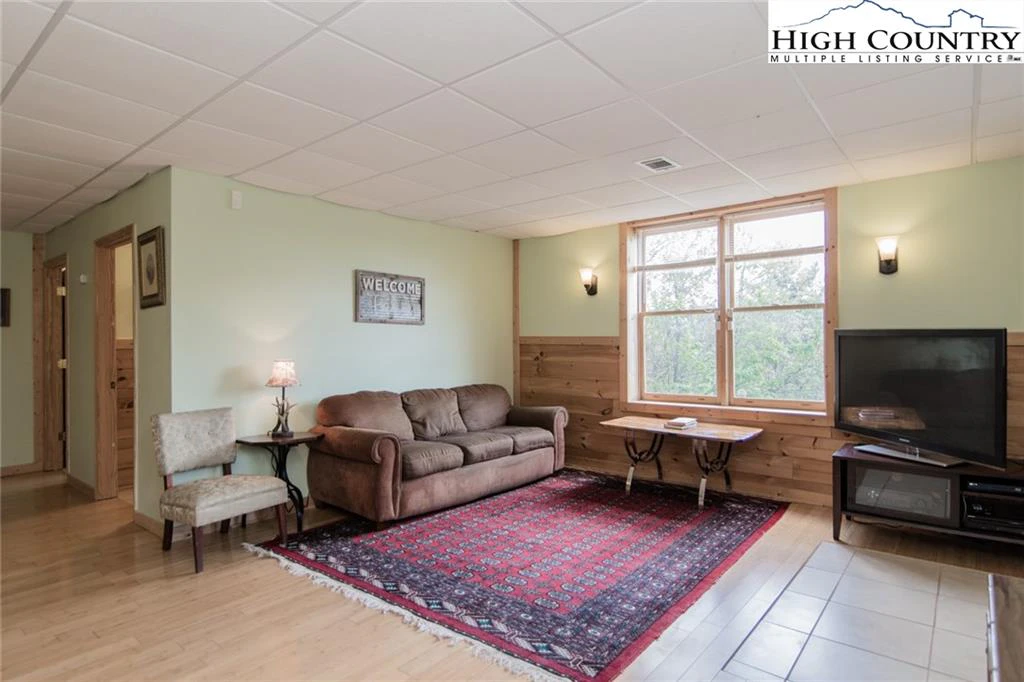 Image number 5 for the current listing