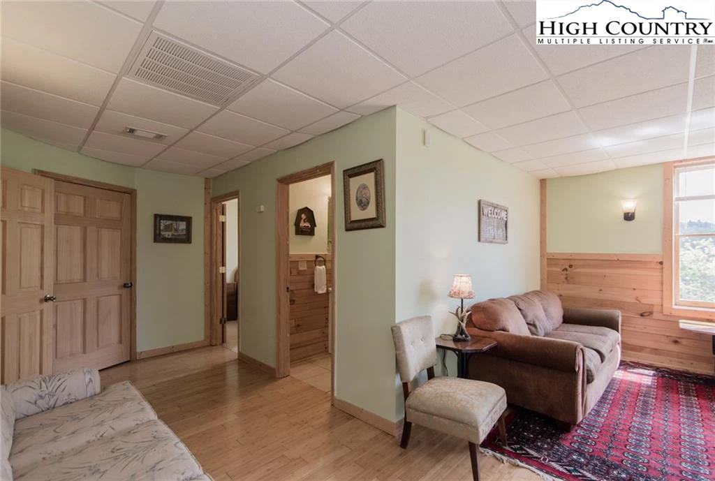Image number 6 for the current listing