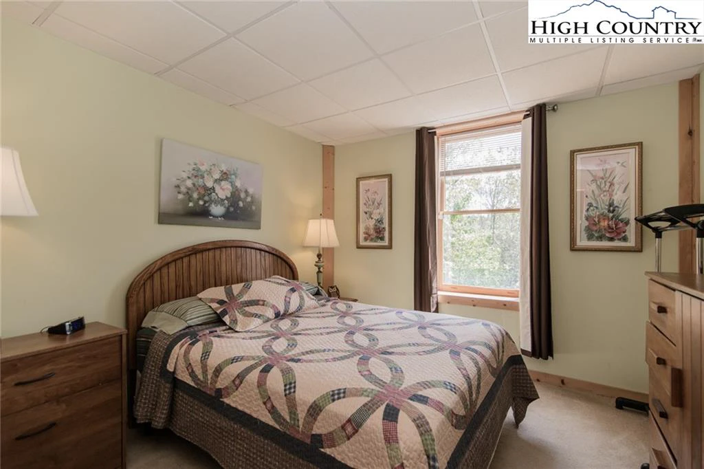 Image number 7 for the current listing