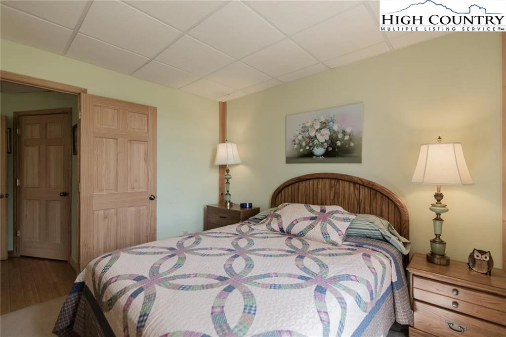 Image number 8 for the current listing