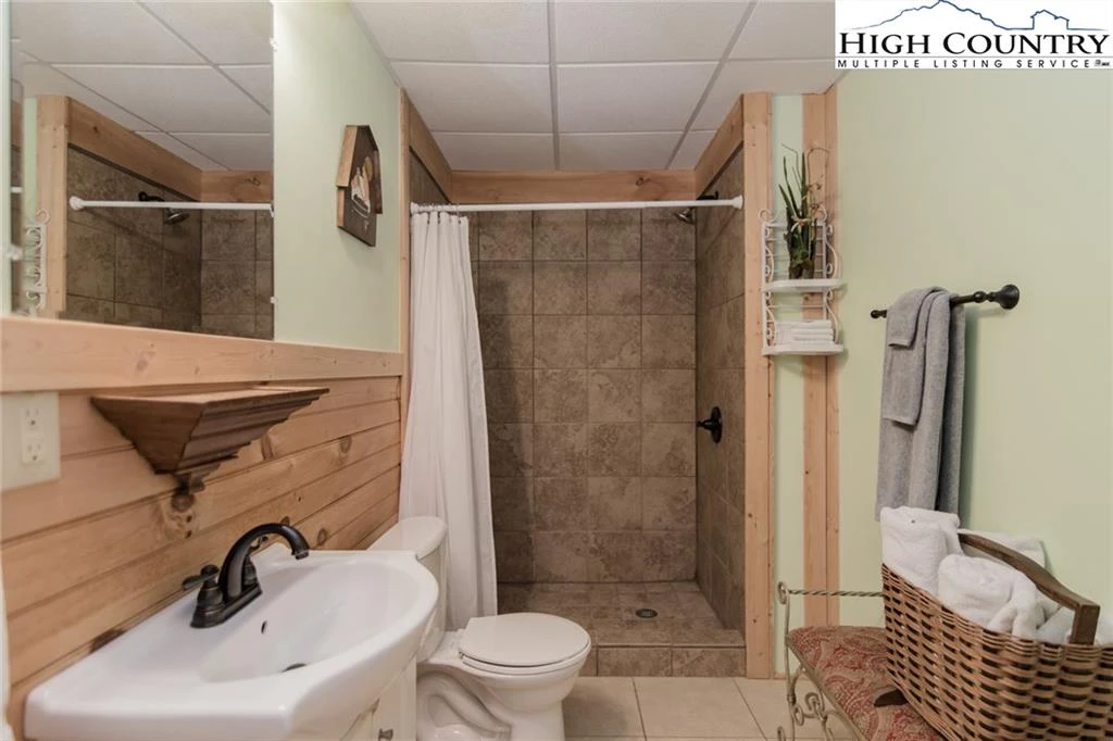 Image number 9 for the current listing