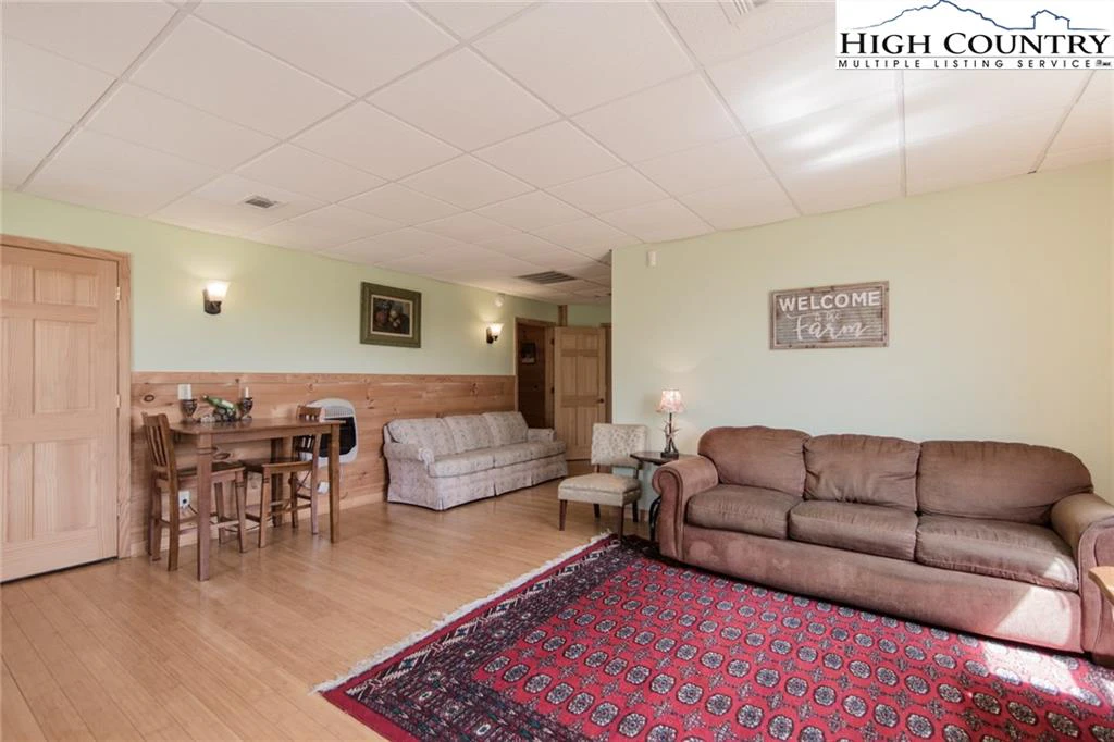 Image number 12 for the current listing