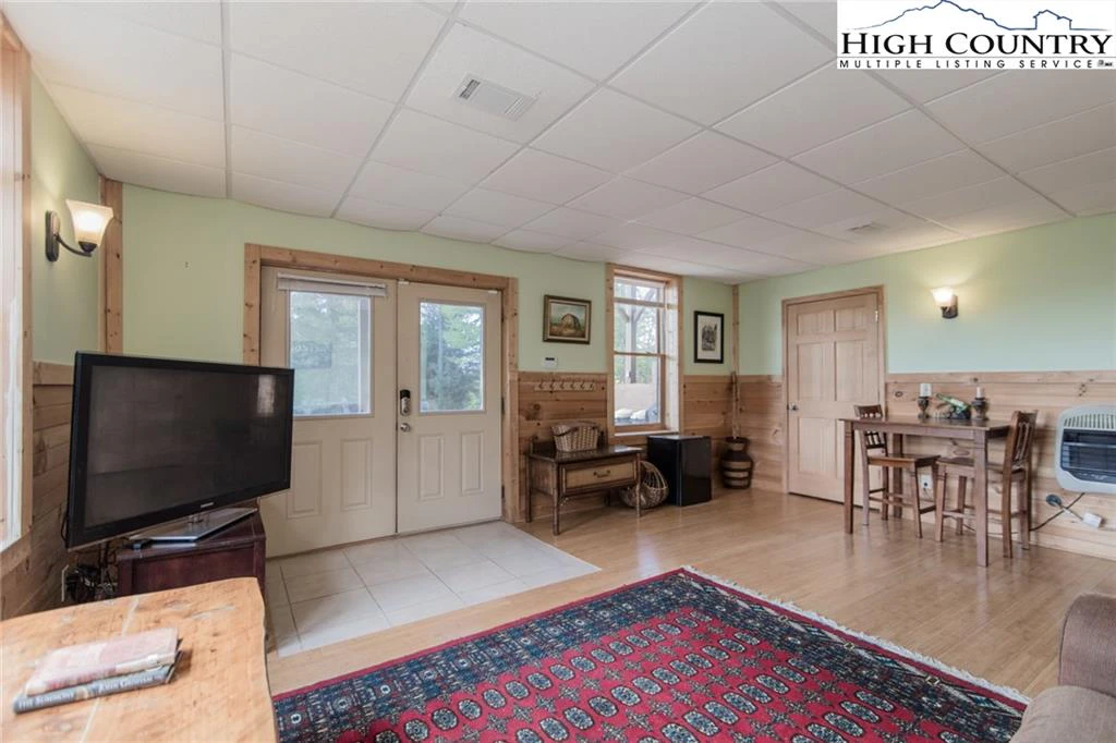 Image number 13 for the current listing
