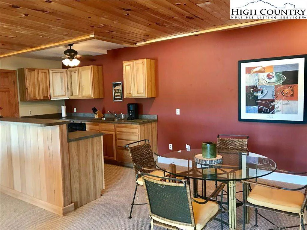 Image number 4 for the current listing