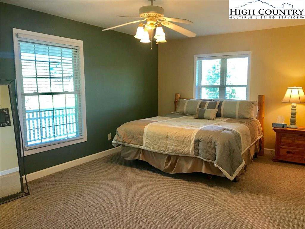 Image number 5 for the current listing