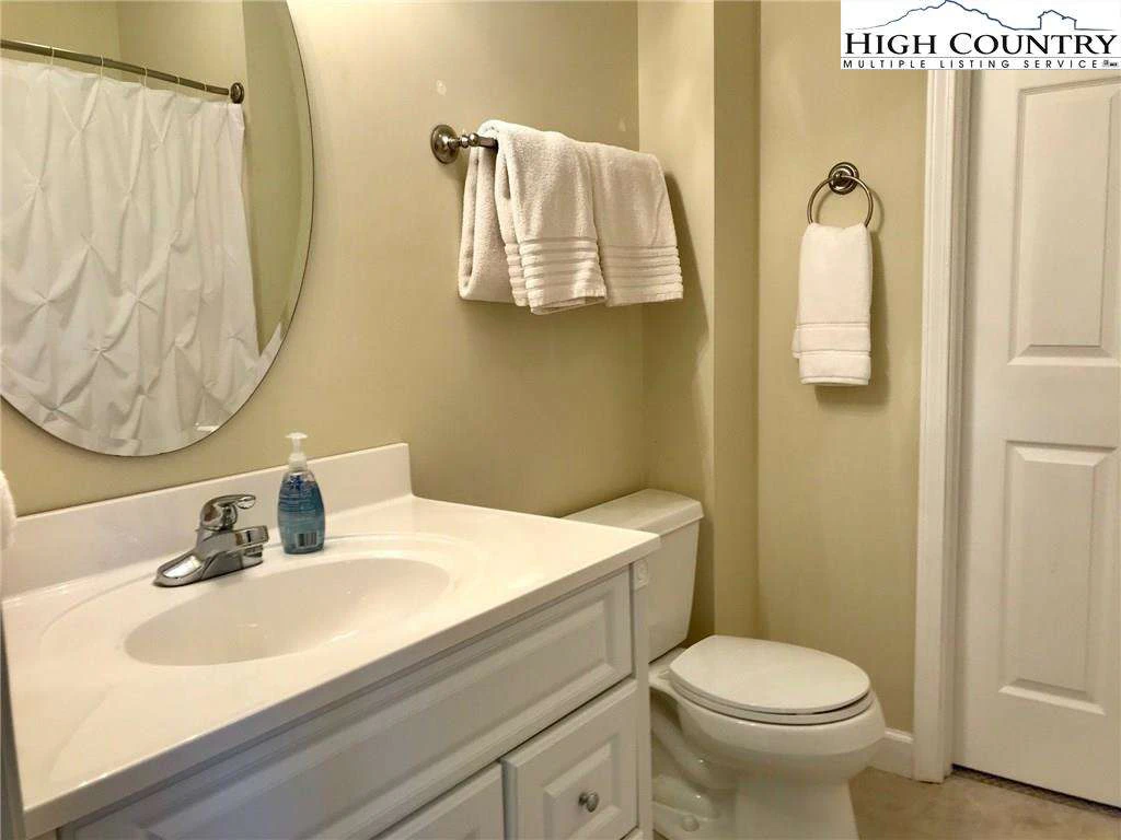 Image number 7 for the current listing