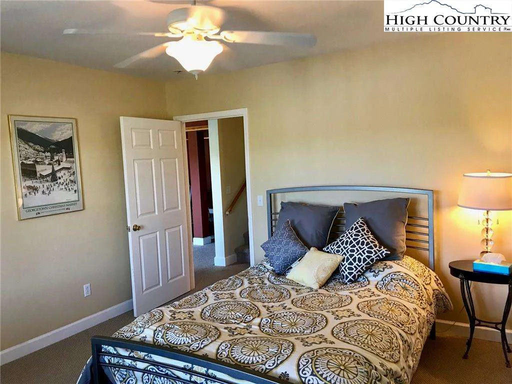 Image number 8 for the current listing
