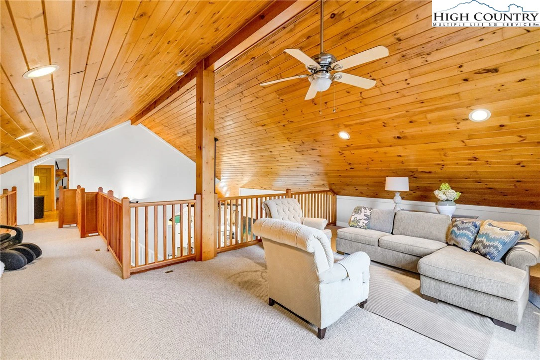 Image number 9 for the current listing