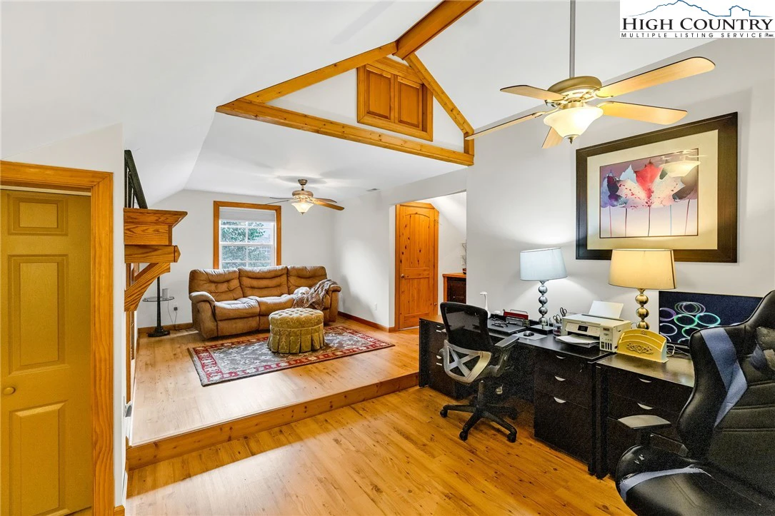Image number 10 for the current listing