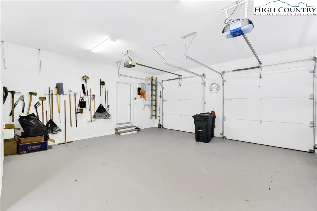 Image number 13 for the current listing