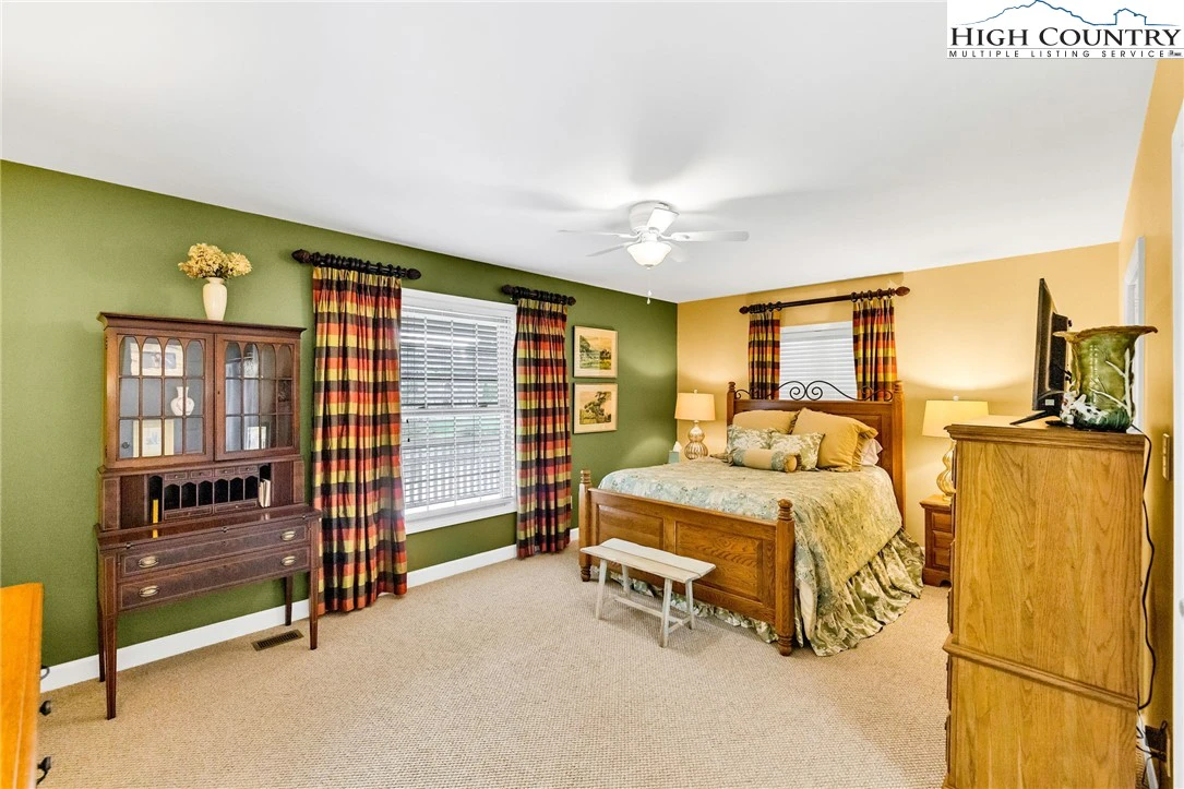 Image number 3 for the current listing