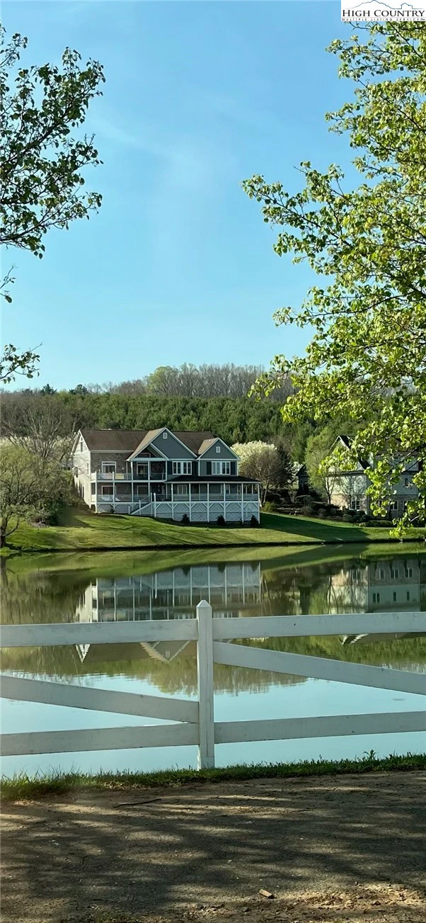 Image number 1 for the current listing