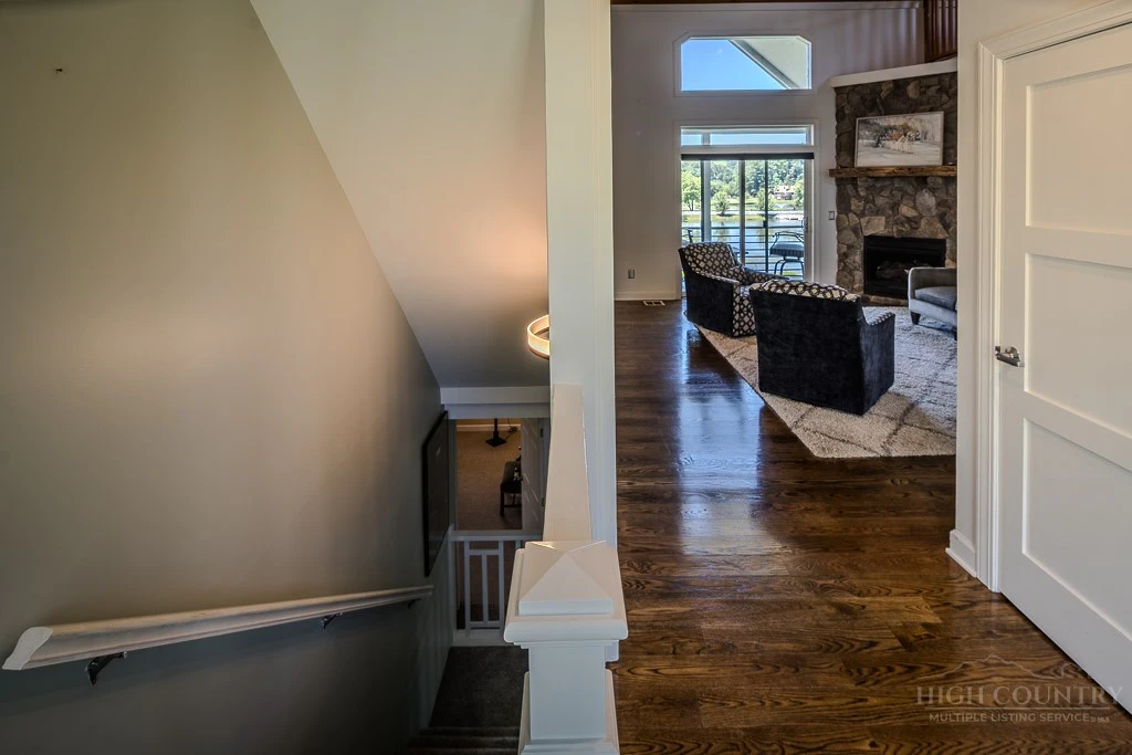 Image number 7 for the current listing