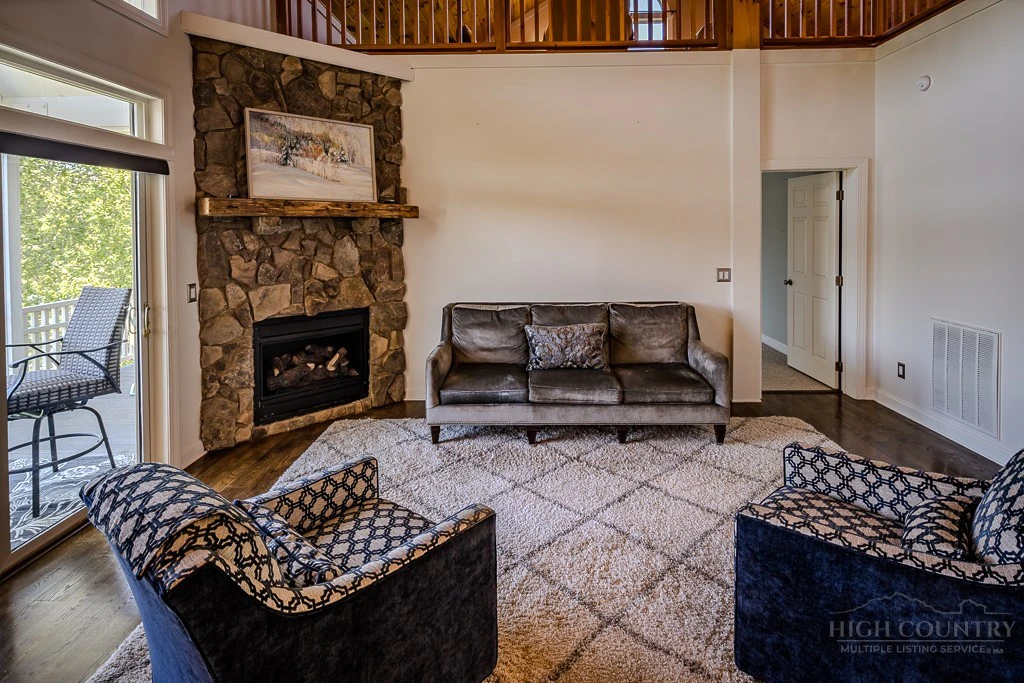 Image number 9 for the current listing