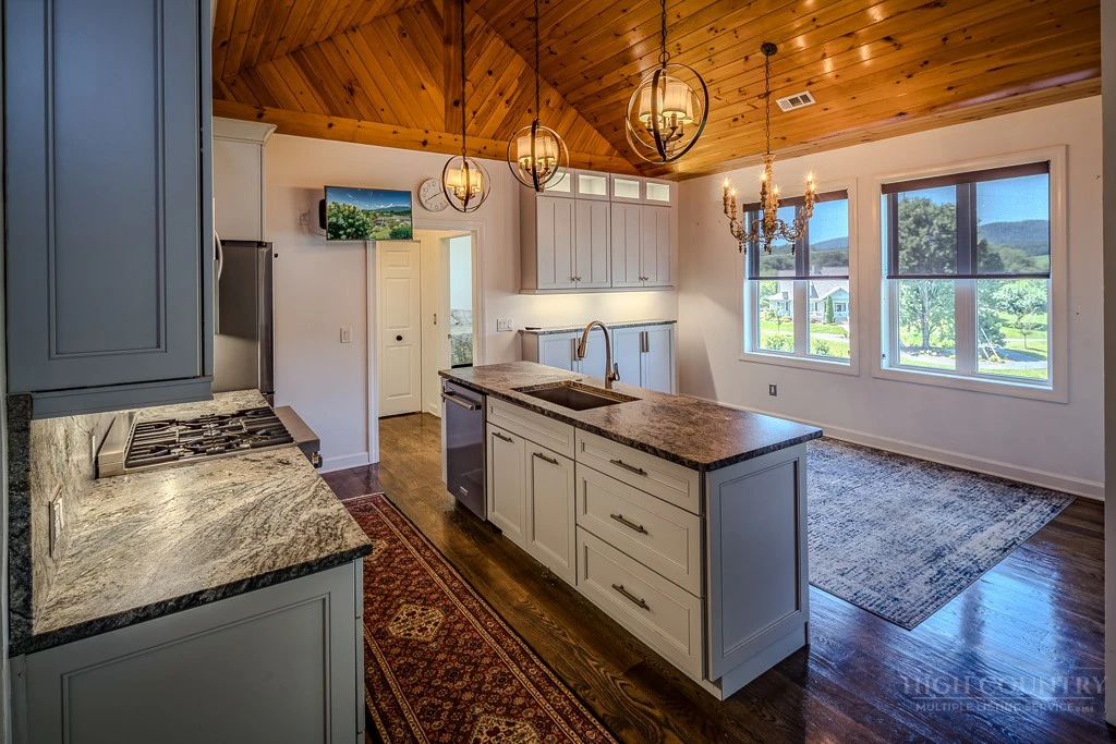 Image number 11 for the current listing