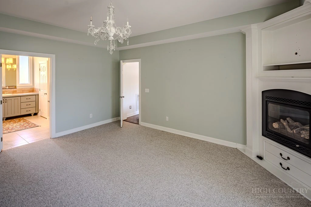 Image number 20 for the current listing