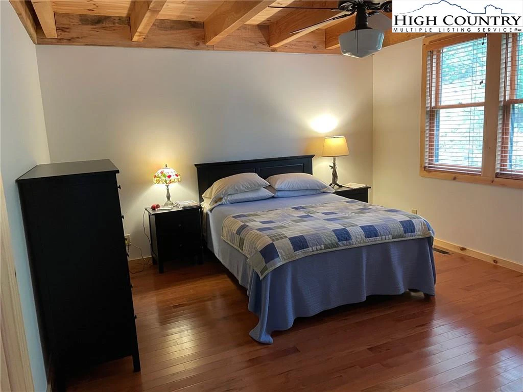 Image number 2 for the current listing