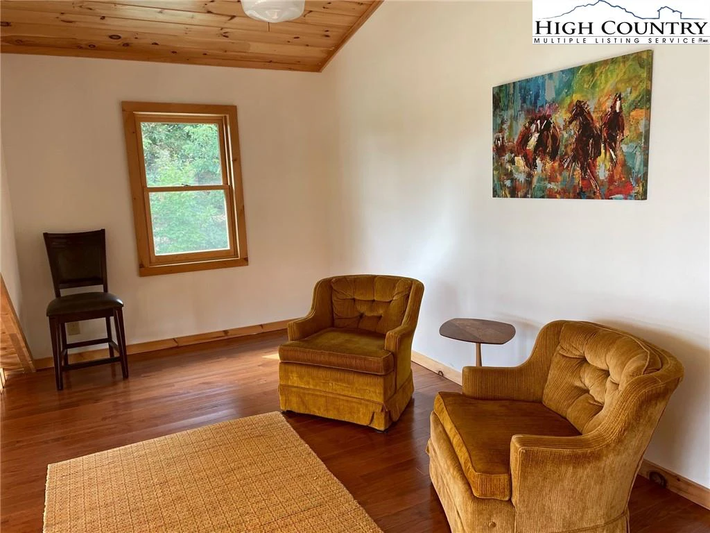 Image number 10 for the current listing