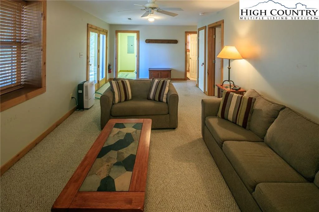 Image number 13 for the current listing