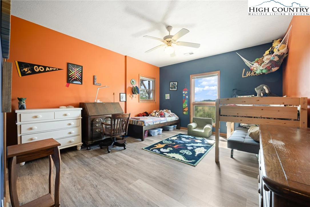 Image number 6 for the current listing