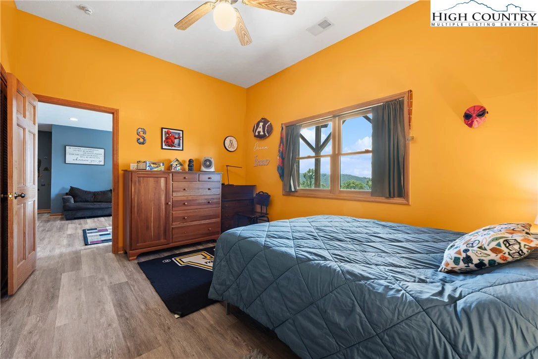 Image number 7 for the current listing