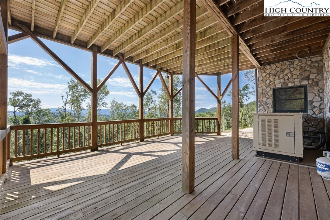 Image number 11 for the current listing