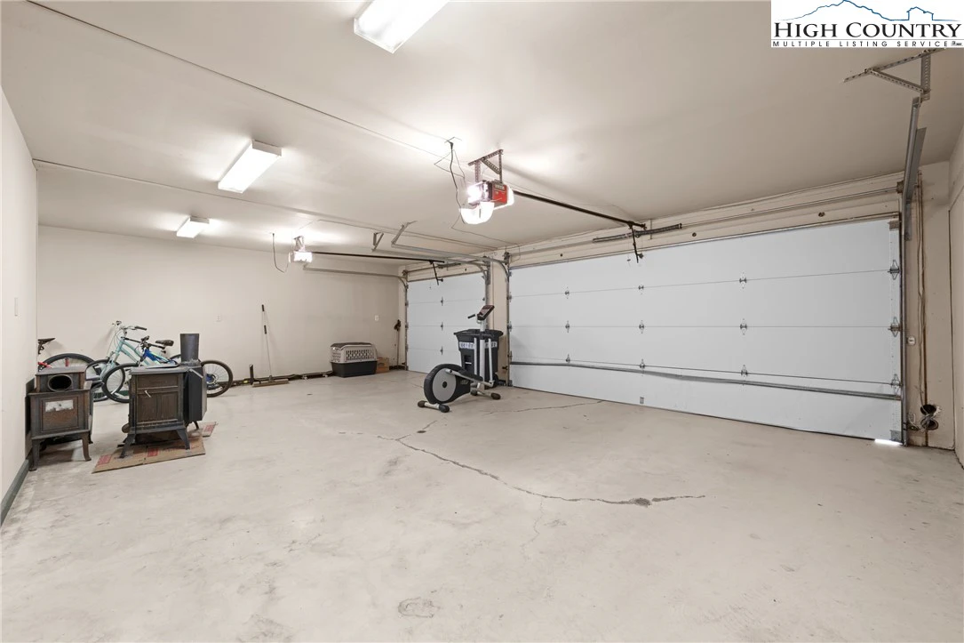 Image number 15 for the current listing