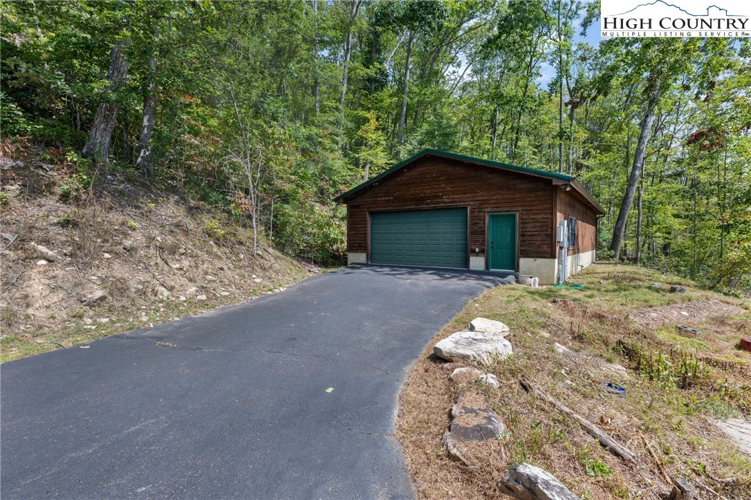 Image number 19 for the current listing