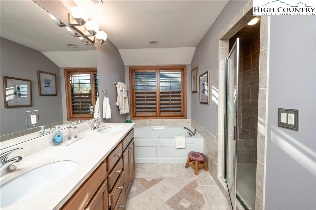 Image number 16 for the current listing